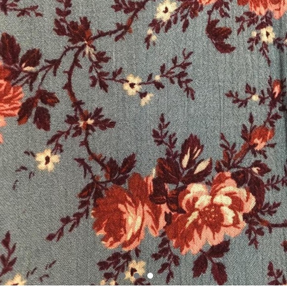 American Eagle Blue Floral Peplum Top - Picture 5 of 6